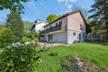 Au�enansicht Ruhige Waldrandlage mit Weitblick - EFH mit gro�em Grundst�ck und vielf�ltigem Entwicklungspotenzial