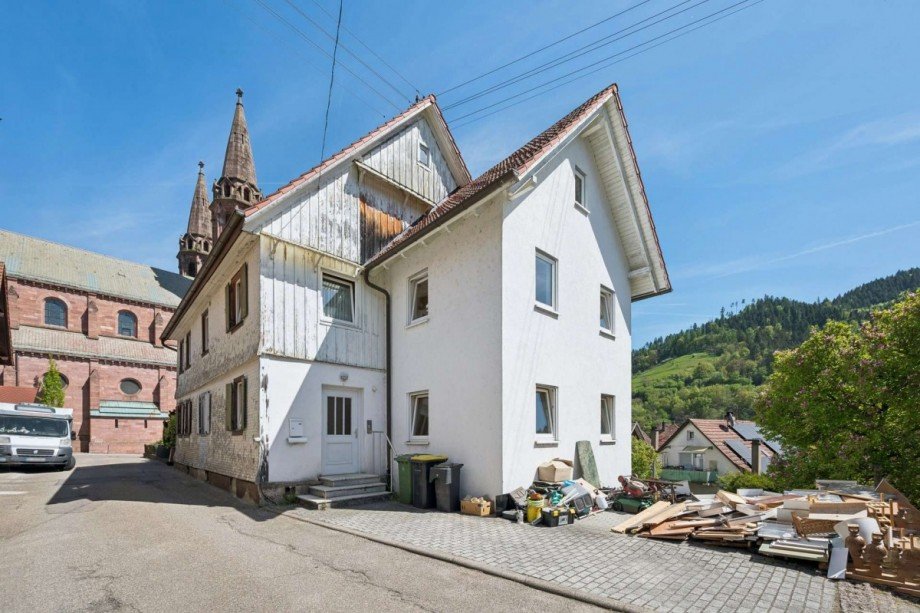 Au�enansicht mit Anbau von Stra�e Zweifamilienhaus Forbach