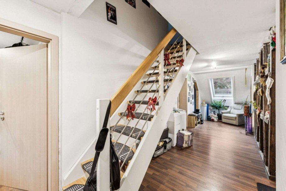 Treppenaufgang in DG-Wohnung Mehrfamilienhaus Baiersbronn