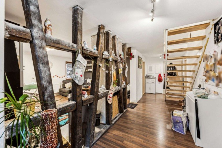 Flur DG Baiersbronn Mehrfamilienhaus Mehrgenerationenhaus mit 3 Wohneinheiten in Sch�nm�nzach - Wohnen & Vermieten