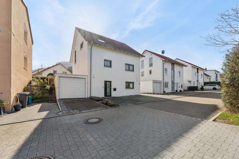 Au�enansicht Pfullingen Einfamilienhaus Ihr neues Familienzuhause - freistehendes, energieeffizientes EFH mit Garten in Pfullingen