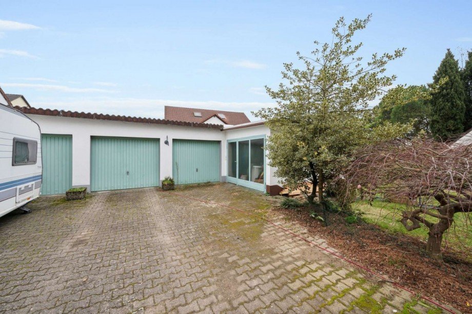 Garagen / Eingang Werkstatt Mehrfamilienhaus Kuppenheim