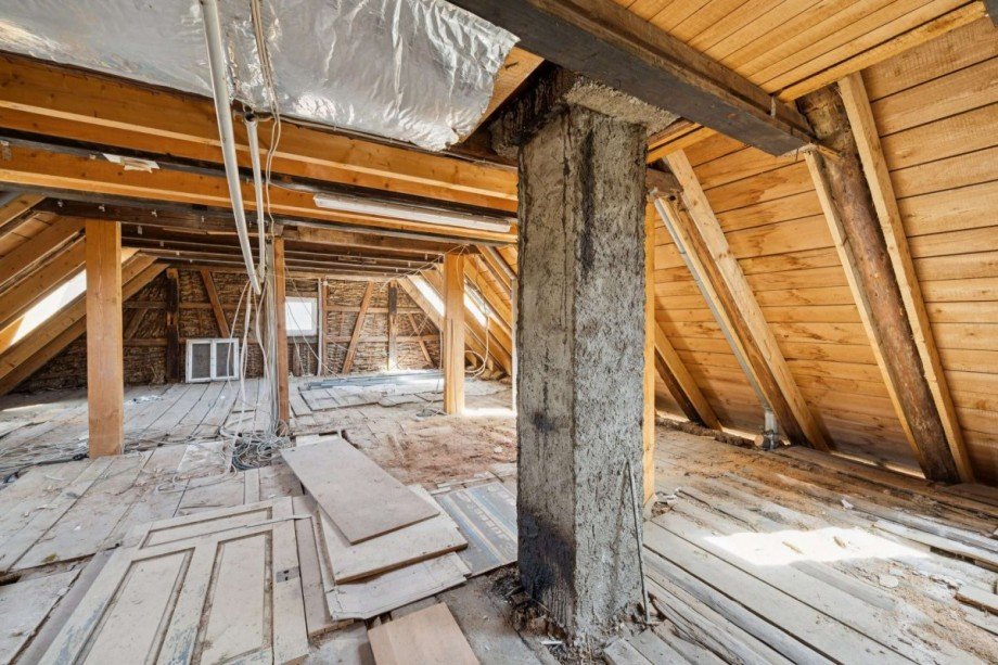 Dachboden mit Erweiterungspotenzial Zweifamilienhaus Forbach