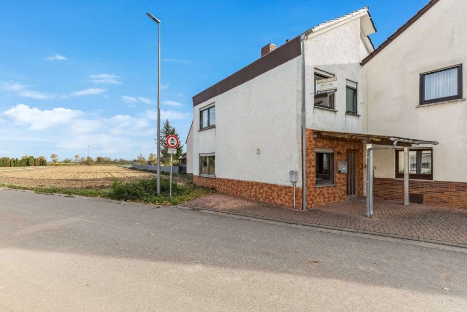 Au�enansicht von Stra�e Wohnung B�hl-Iggelheim