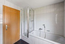 Bad 1. OG Renovierungsbed�rftiges 2-Familienhaus mit gro�em Garten und Ausbaupotenzial in Forbach