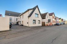 Au�enansicht von der Stra�e Gro�z�gige 5-Zi. Wohnung mit Hauscharakter in Dannstadt-Schauernheim